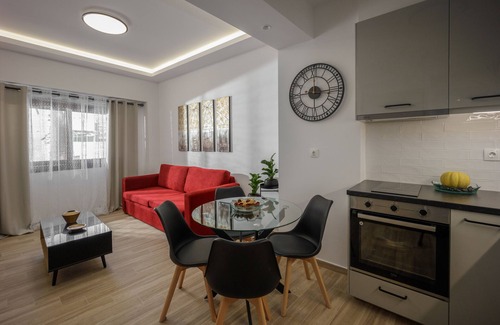 Heraklion Apartment | Renovated Pap's Lab Polisher in Central City - Guest Rated 10/10