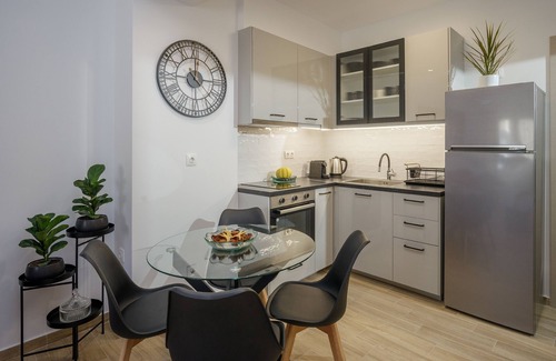 Heraklion Apartment | Renovated Pap's Lab Polisher in Central City - Guest Rated 10/10