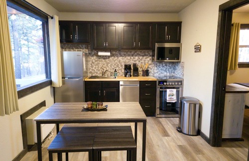 Branson Cabin | Cozy Papa Bear Cabin 1 with Pool, Hot Tub & Pet Friendly