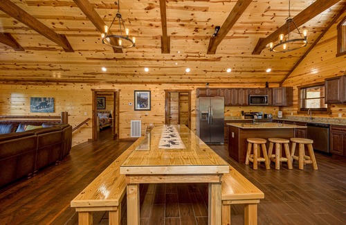 Caton Cabin | Unforgettable Stay at Papa Bear's Mountain Lodge with Pool!