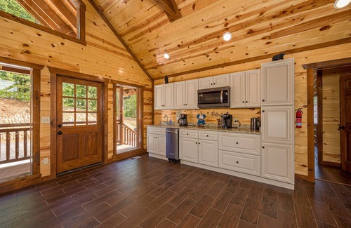 Caton Cabin | Unforgettable Stay at Papa Bear's Mountain Lodge with Pool!