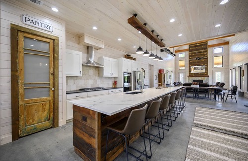 Broken Bow Cabin | Elegant Papa Casa: 7 Bedrooms, Pool & Hot Tubs Await