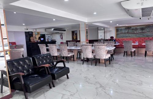 Thanon Phaya Thai House | Comfortable Stay at Papa Ji Hotel with Kitchen & Breakfast