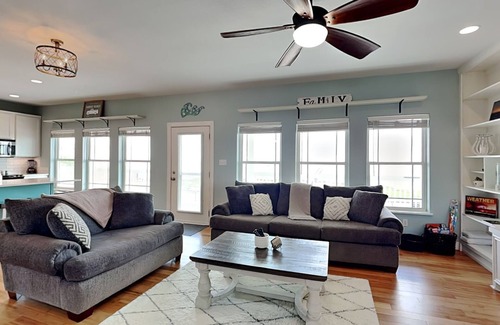 Bayside House | Experience Papa's Place: Bayfront, Pet-Friendly Retreat
