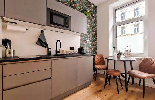 Favoriten Apartment | Papagei 3 Min to Metro U1 + Free Parking