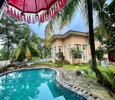 Citaringgul Villa | Serene Escape at Papandayan Flowers House Villa with Pool