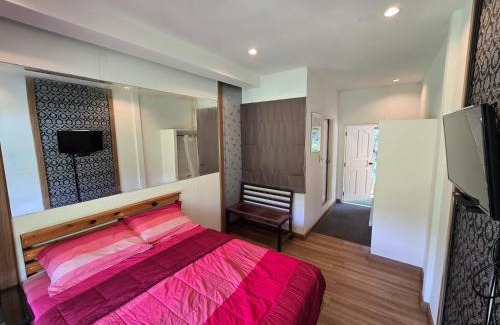 Suan Phueng House | Budget-Friendly Papa Vacay with Kitchen & Wheelchair Access