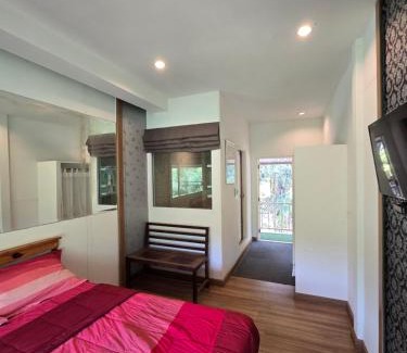 Suan Phueng House | Budget-Friendly Papa Vacay with Kitchen & Wheelchair Access