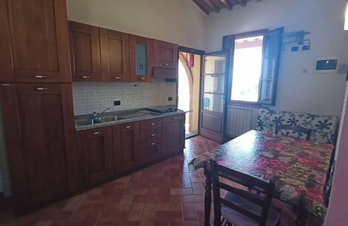 Latignano Apartment | Cozy Papavero Apartment with Pool & Breakfast for 2 Guests