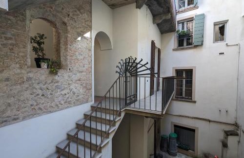 Citta Alta House | Discover Papavero Piazza Delfino: Rated 8/10 by Guests