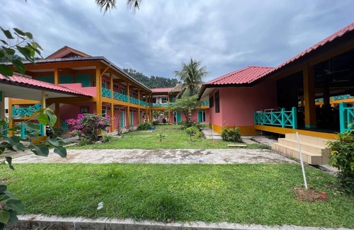 Pulau Tioman Hotel | Family-Friendly Papaya Resort with Top Amenities