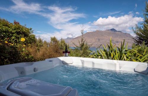 Queenstown City Centre Villa | Indulge at Papillon: 4-Star Home with Hot Tub & Breakfast