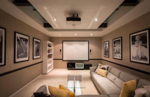 Queenstown City Centre Villa | Indulge at Papillon: 4-Star Home with Hot Tub & Breakfast