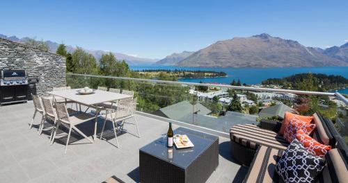 Queenstown City Centre Villa | Indulge at Papillon: 4-Star Home with Hot Tub & Breakfast