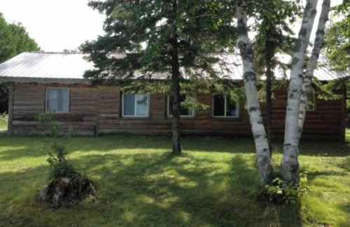 Drummond House | Relax at Papins Resort Cabin #9 - Pet and Child Friendly!