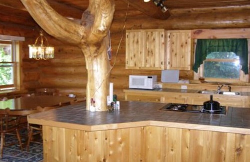 Drummond House | Family-Friendly Retreat at Papins Resort Caribou Lodge