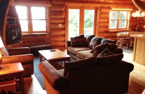 Drummond House | Family-Friendly Retreat at Papins Resort Caribou Lodge