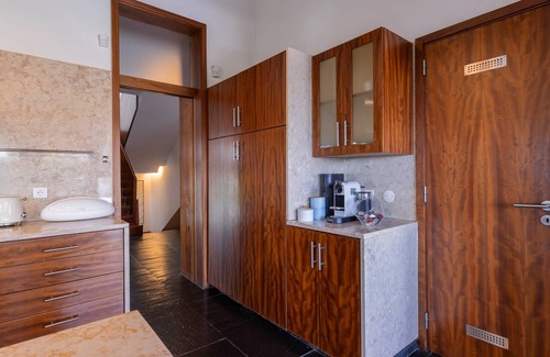 Parede Villa | Papoilas Estoril Oceanview Villa