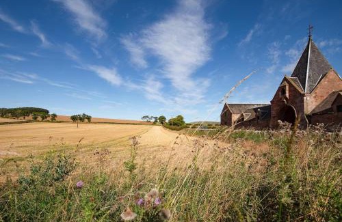 Haddington House | Experience Papple Farmhouse: Family and Pet-Friendly Retreat