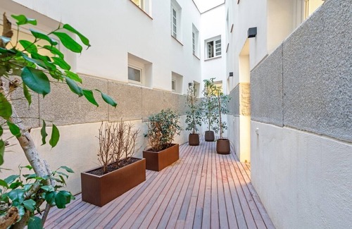 Almagro Apartment | Inviting Papua: 2 Bedrooms, Gym & Pet-Friendly Amenities