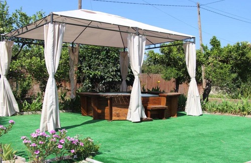 Alora Cottage | Pet-Friendly Paquita and Telesforo House: Rated 10/10