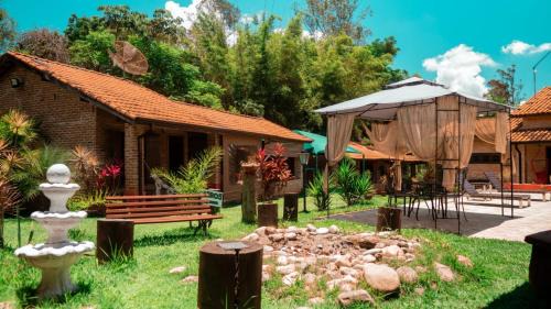Guaratingueta House | Serene Shared Room Surrounded by Nature & Pet-Friendly