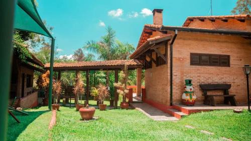 Guaratingueta House | Serene Shared Room Surrounded by Nature & Pet-Friendly