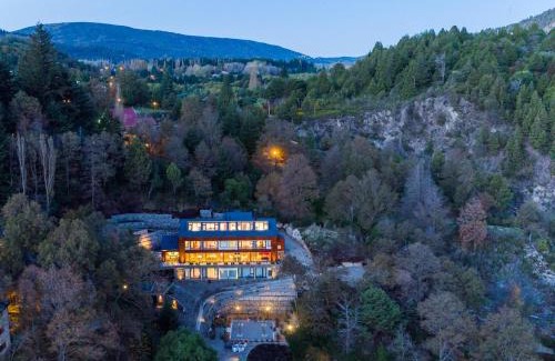 San Martin de los Andes Hotel | Experience Paraíso Casa de Montaña: Guests Rate 9/10!