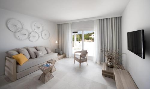 Sant Francesc Xavier Apartment | Relax at Paraíso de los Pinos: Oceanfront Bliss Awaiting