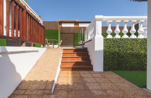 Telde Villa | Beachfront Getaway: Private Heated Pool & Family-Friendly