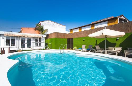 Telde Villa | Beachfront Getaway: Private Heated Pool & Family-Friendly