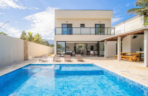 Boraceia House | Celebrate August with Special Discounts at Our Beachfront Retreat