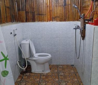 Berastagi Cabin | Welcoming Para Para Cafe & Cottage: Family-Friendly Retreat
