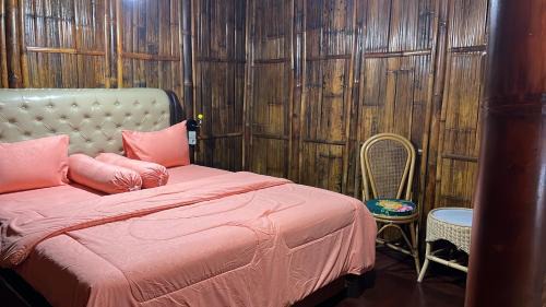 Berastagi Cabin | Welcoming Para Para Cafe & Cottage: Family-Friendly Retreat