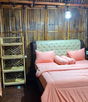 Berastagi Cabin | Welcoming Para Para Cafe & Cottage: Family-Friendly Retreat