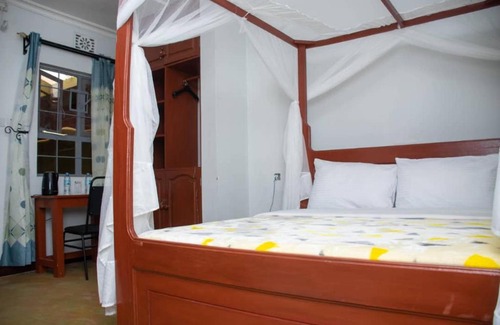 Arusha Bed & Breakfast | Cozy Parachichi House BNB: Pet-Friendly & Family-Oriented