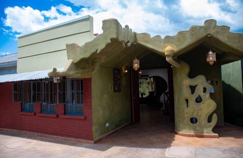 Arusha Bed & Breakfast | Cozy Parachichi House BNB: Pet-Friendly & Family-Oriented