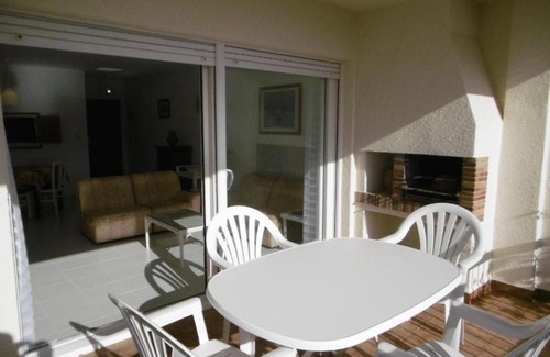 Llanca Apartment | Paradís I: Family-Friendly Retreat with Ocean Views