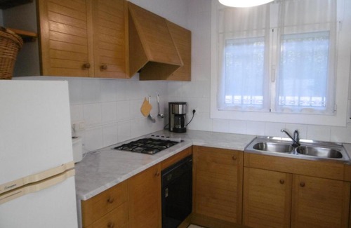Llanca Apartment | Paradís I: Family-Friendly Retreat with Ocean Views
