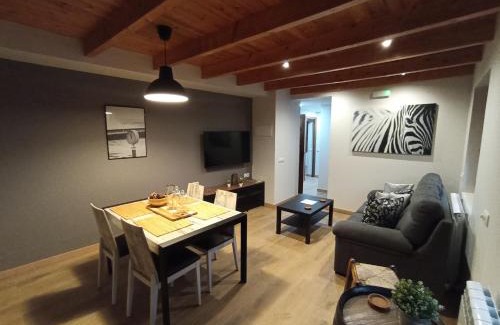 Cires Apartment | Pet-Friendly Parada de Txambonet 2 with Pool & High Ratings