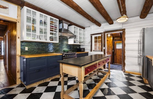 Northport Cabin | Discover Paradesia Cove: Scenic Views & Family-Friendly Stay