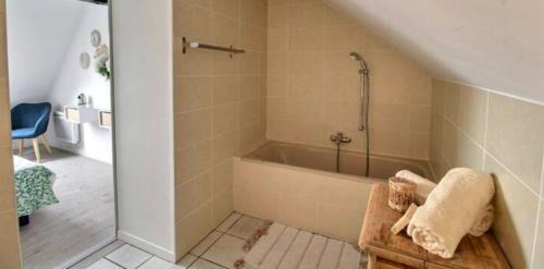 Bourges Apartment | Renovated Paradis des poutres in the Heart of Downtown