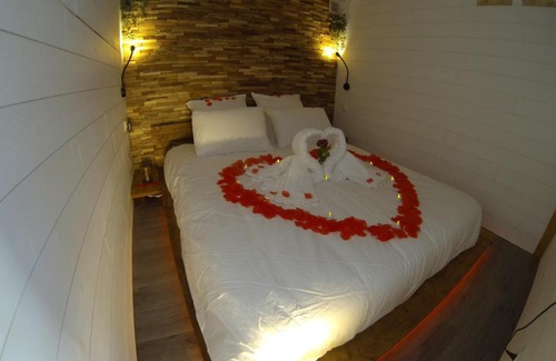 Le Puyricard Bed & Breakfast | Romantic Getaway at Paradis Pour Deux with Pool & Hot Tub