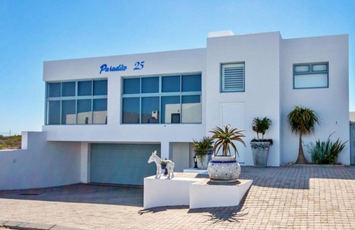Paradise Beach Apartment | Discover Paradise 25: Pet-Friendly Ocean View Retreat