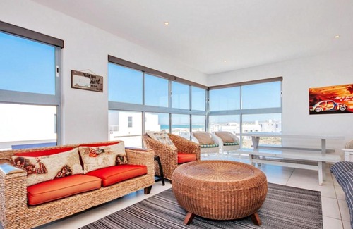 Paradise Beach Apartment | Discover Paradise 25: Pet-Friendly Ocean View Retreat