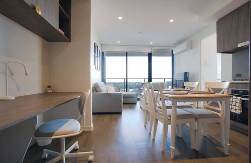 Adelaide Central Business District Apartment | Discover Paradise 2BR Apartment in Rundle Mall