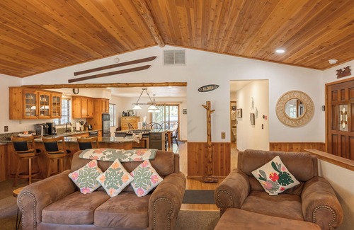 Fox Farm Cabin | Honu House of Aloha: Mountain Retreat with Scenic Views