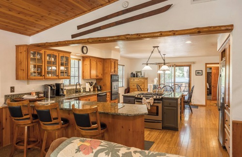 Fox Farm Cabin | Honu House of Aloha: Mountain Retreat with Scenic Views