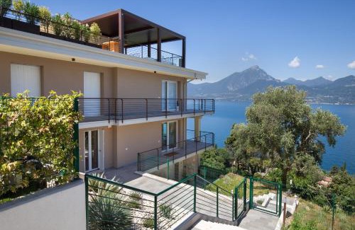 Torri del Benaco Apartment | Elegant Paradise Apartment with Pool - 4-Star Retreat