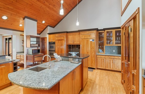 Honaunau-Napoopoo House | Experience Bay View Farms: Private Pool & Oceanfront Bliss